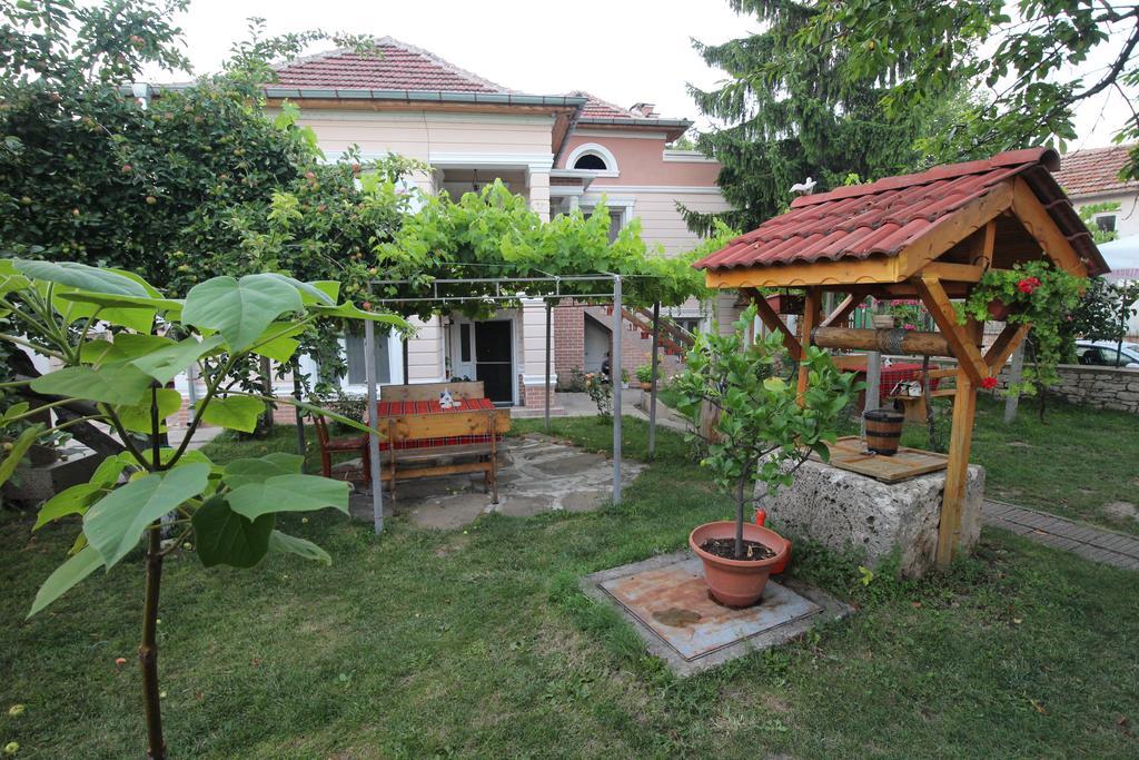 Slanchevata Kashta Hotel กรูชูนา ภายนอก รูปภาพ